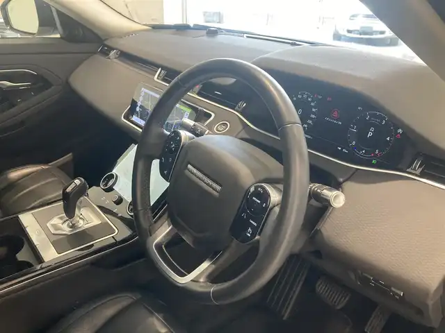 ランドローバー レンジローバーイヴォーク S 熊本県 2020(令2)年 3.1万km ユーロンホワイト ・スマートキー/・プッシュスタート/・衝突回避ブレーキ/・レーンチェンジアシスト/・クロストラフィックモニター/・エマージェンシーレーンキープ/・運転者疲労警告/・レーンキープアシスト/・オフロード情報/・低トラクション発信/・ドライブアシスト/・クルーズコントロール(追従式)/・黒革シート/・前関パワーシート /・前関シートヒーター /・純正メモリナビ/　【Bluetooth・USB・AppleCarPlay・AndroidAuto】/・フルセグTV/・全方位カメラ/・ETC2.0/・パワーバックドア/・LEDヘッドランプ/・純正マット/・保証書/取説