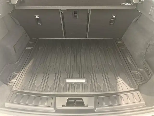 ランドローバー レンジローバーイヴォーク S 熊本県 2020(令2)年 3.1万km ユーロンホワイト ・スマートキー/・プッシュスタート/・衝突回避ブレーキ/・レーンチェンジアシスト/・クロストラフィックモニター/・エマージェンシーレーンキープ/・運転者疲労警告/・レーンキープアシスト/・オフロード情報/・低トラクション発信/・ドライブアシスト/・クルーズコントロール(追従式)/・黒革シート/・前関パワーシート /・前関シートヒーター /・純正メモリナビ/　【Bluetooth・USB・AppleCarPlay・AndroidAuto】/・フルセグTV/・全方位カメラ/・ETC2.0/・パワーバックドア/・LEDヘッドランプ/・純正マット/・保証書/取説