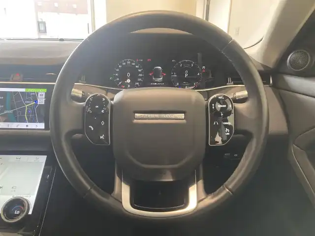 ランドローバー レンジローバーイヴォーク S 熊本県 2020(令2)年 3.1万km ユーロンホワイト ・スマートキー/・プッシュスタート/・衝突回避ブレーキ/・レーンチェンジアシスト/・クロストラフィックモニター/・エマージェンシーレーンキープ/・運転者疲労警告/・レーンキープアシスト/・オフロード情報/・低トラクション発信/・ドライブアシスト/・クルーズコントロール(追従式)/・黒革シート/・前関パワーシート /・前関シートヒーター /・純正メモリナビ/　【Bluetooth・USB・AppleCarPlay・AndroidAuto】/・フルセグTV/・全方位カメラ/・ETC2.0/・パワーバックドア/・LEDヘッドランプ/・純正マット/・保証書/取説