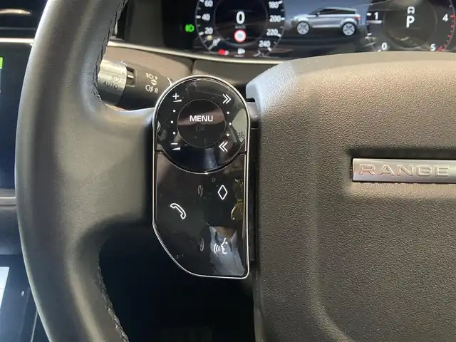 ランドローバー レンジローバーイヴォーク S 熊本県 2020(令2)年 3.1万km ユーロンホワイト ・スマートキー/・プッシュスタート/・衝突回避ブレーキ/・レーンチェンジアシスト/・クロストラフィックモニター/・エマージェンシーレーンキープ/・運転者疲労警告/・レーンキープアシスト/・オフロード情報/・低トラクション発信/・ドライブアシスト/・クルーズコントロール(追従式)/・黒革シート/・前関パワーシート /・前関シートヒーター /・純正メモリナビ/　【Bluetooth・USB・AppleCarPlay・AndroidAuto】/・フルセグTV/・全方位カメラ/・ETC2.0/・パワーバックドア/・LEDヘッドランプ/・純正マット/・保証書/取説