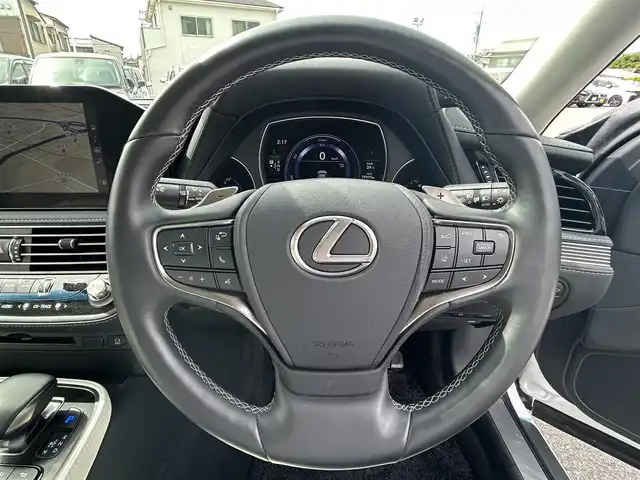 レクサス ＬＳ 500h Iパッケージ 愛知県 2021(令3)年 8万km ソニッククォーツ サンルーフ/純正メーカーナビ/(CD/DVD/FM/AM/フルセグTV）/パノラミックビューモニター/デジタルインナーミラー/ビルトインETC2.0/純正20インチAW/レクサスセーフティシステム/ブラインドスポットモニター/ヘッドアップディスプレイ/レーダークルーズコントロール/横滑り防止システム/パーキングアシスト/純正ドライブレコーダー/本革シート/前席メモリー付きパワーシート/前席シートヒーター/エアシート/ハンドルヒーター/ステアリングスィッチ/パドルシフト/AC100V電源/電動リアサンシェード/純正フロアマット/三眼LEDヘッドライト/シーケンシャルウィンカー