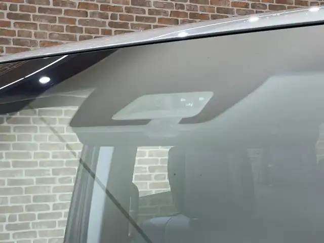 三菱 デリカＤ：５ シャモニー 岩手県 2025(令7)年 0.1千km 白Ⅱ 登録済み未使用車/４WD/ディーゼルターボ/マルチアラウンドモニター/エレクトリックテールゲート/両側電動スライドドア/ナビ取り付けパッケージ/e-Assist/衝突被害軽減ブレーキ/レーダークルーズコントロールシステム/オートマチックハイビーム/誤発進抑制機能/後側方車両検知警報システム/後退時交差車両検知警報システム/横滑り防止装置/アイドリングストップ/パドルシフト/オートブレーキホールド/AC100V100Wコンセント/撥水機能付き専用コンビネーションシート/専用18インチアルミホイール/運転席パワーシート/前席シートヒーター/ステアリングヒーター/リヤマニュアルクーラー/PTCヒーター/ヒーテッドドアミラー/LEDヘッドライト
