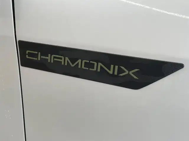 三菱 デリカＤ：５ シャモニー 岩手県 2025(令7)年 0.1千km 白Ⅱ 登録済み未使用車/４WD/ディーゼルターボ/マルチアラウンドモニター/エレクトリックテールゲート/両側電動スライドドア/ナビ取り付けパッケージ/e-Assist/衝突被害軽減ブレーキ/レーダークルーズコントロールシステム/オートマチックハイビーム/誤発進抑制機能/後側方車両検知警報システム/後退時交差車両検知警報システム/横滑り防止装置/アイドリングストップ/パドルシフト/オートブレーキホールド/AC100V100Wコンセント/撥水機能付き専用コンビネーションシート/専用18インチアルミホイール/運転席パワーシート/前席シートヒーター/ステアリングヒーター/リヤマニュアルクーラー/PTCヒーター/ヒーテッドドアミラー/LEDヘッドライト
