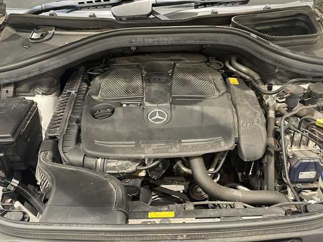 メルセデス・ベンツ ＭＬ３５０ 4マチック AMG スポーツ PKG 新潟県 2015(平27)年 4.5万km ポーラホワイト AMGスポーツパッケージ/-AMGスタイリング（フロントスポイラー/サイドスカート/リアスポイラー）/-20インチAMG5スポークアルミホイール/-Mercedes-Benzロゴ付ブレーキキャリパー＆ベンチレーテッドディスク（フロント・リア）/-ステンレス製ランニングボード（ラバースタッド付）/レーダーセーフティパッケージ/-PRESAFEブレーキ/-アテンションアシスト/-ブラインドスポットアシスト/-レーンキープアシスト/純正HDDナビ/・CD/DVD/Bluetooth/フルセグ/360°カメラ/レザーシート/全席シートヒーター/フロントパワーシート（メモリー付）/EASY-PACK自動開閉テールゲート/HIDヘッドライト/ETC
