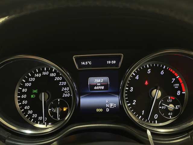 メルセデス・ベンツ ＭＬ３５０ 4マチック AMG スポーツ PKG 新潟県 2015(平27)年 4.5万km ポーラホワイト AMGスポーツパッケージ/-AMGスタイリング（フロントスポイラー/サイドスカート/リアスポイラー）/-20インチAMG5スポークアルミホイール/-Mercedes-Benzロゴ付ブレーキキャリパー＆ベンチレーテッドディスク（フロント・リア）/-ステンレス製ランニングボード（ラバースタッド付）/レーダーセーフティパッケージ/-PRESAFEブレーキ/-アテンションアシスト/-ブラインドスポットアシスト/-レーンキープアシスト/純正HDDナビ/・CD/DVD/Bluetooth/フルセグ/360°カメラ/レザーシート/全席シートヒーター/フロントパワーシート（メモリー付）/EASY-PACK自動開閉テールゲート/HIDヘッドライト/ETC