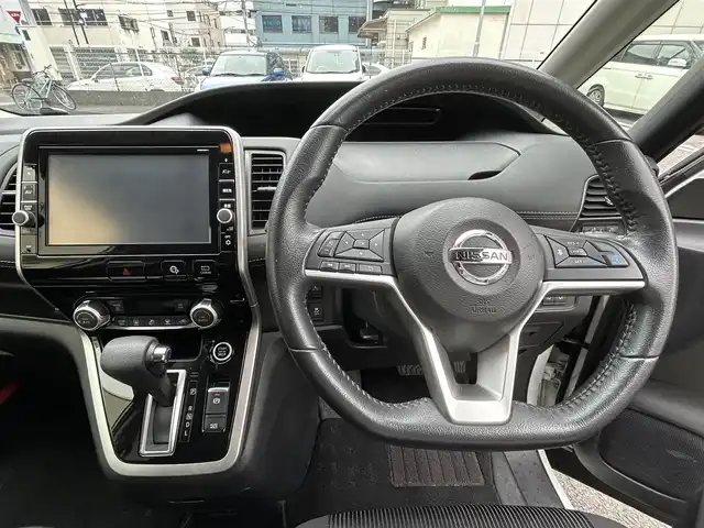 日産 セレナ ハイウェイスター プロパイロットED 神奈川県 2016(平28)年 8.2万km ブリリアントホワイトパール ４WD/インテリジェントパーキングアシスト/LDW（車線逸脱警報）/LDP（車線逸脱防止支援システム）/ふらつき警報/踏み間違い衝突防止アシスト/進入禁止標識検知/プロパイロット/エマージェンシーブレーキ/純正ナビ＆フルセグTV/CD／DVD／SD／BT／AUX/純正フリップダウンモニター/アラウンドビューモニター/純正15inアルミホイール/両側パワースライドドア/LEDライト/フォグランプ/電動格納ミラー/ETC/アイドリングストップ/シートヒーター/ドライブレコーダー/スマートキー/プッシュスタート/W＆サイドエアバッグ/横滑り防止装置/ABS/純フロアマット/保証書/取扱説明書/スペアキー有