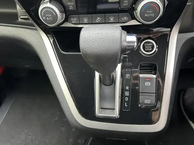 日産 セレナ ハイウェイスター プロパイロットED 神奈川県 2016(平28)年 8.2万km ブリリアントホワイトパール ４WD/インテリジェントパーキングアシスト/LDW（車線逸脱警報）/LDP（車線逸脱防止支援システム）/ふらつき警報/踏み間違い衝突防止アシスト/進入禁止標識検知/プロパイロット/エマージェンシーブレーキ/純正ナビ＆フルセグTV/CD／DVD／SD／BT／AUX/純正フリップダウンモニター/アラウンドビューモニター/純正15inアルミホイール/両側パワースライドドア/LEDライト/フォグランプ/電動格納ミラー/ETC/アイドリングストップ/シートヒーター/ドライブレコーダー/スマートキー/プッシュスタート/W＆サイドエアバッグ/横滑り防止装置/ABS/純フロアマット/保証書/取扱説明書/スペアキー有
