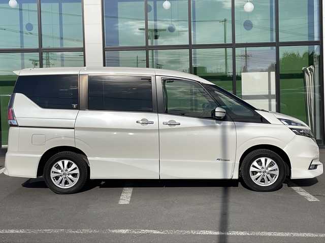 日産 セレナ ハイウェイスター プロパイロットED 道東・釧路十勝 2016(平28)年 8.2万km ブリリアントホワイトパール ・４WD/・純正9インチナビ/（フルセグ・CD・DVD・SD・BT・AUX）/・アラウンドビューモニター/・純正フリップダウンモニター/・プロパイロット/・両側パワースライドドア/・インテリジェントパーキングアシスト/・LDW（車線逸脱警報）/・LDP（車線逸脱防止支援システム）/・ふらつき警報/・踏み間違い衝突防止アシスト/・進入禁止標識検知/・エマージェンシーブレーキ/・LEDライト/・フォグランプ/・電動格納ミラー/・ETC/・アイドリングストップ・/・シートヒーター/・ドライブレコーダー/・スマートキー/・プッシュスタート/・W＆サイドエアバッグ/・横滑り防止装置/・ABS/・純フロアマット/・純正15inアルミホイール/・保証書・/・取扱説明書/・スペアキー有