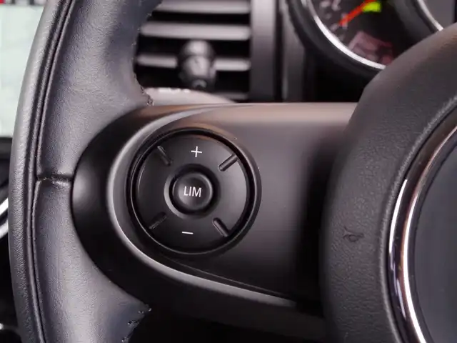 ＭＩＮＩ ミニ クーパー D 埼玉県 2020(令2)年 6.9万km 赤Ⅱ インテリジェントセーフティ /ペッパーパッケージ /パークディスタンスコントロール /コンフォートアクセス /バックカメラ /iDriveナビ /ETC /ドライブレコーダー /純正17インチアルミホイール /アイドリングストップシステム