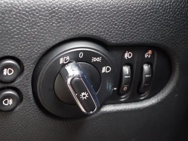 ＭＩＮＩ ミニ クーパー D 埼玉県 2020(令2)年 6.9万km 赤Ⅱ インテリジェントセーフティ /ペッパーパッケージ /パークディスタンスコントロール /コンフォートアクセス /バックカメラ /iDriveナビ /ETC /ドライブレコーダー /純正17インチアルミホイール /アイドリングストップシステム
