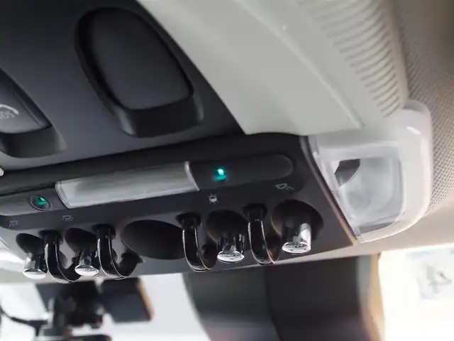 ＭＩＮＩ ミニ クーパー D 埼玉県 2020(令2)年 6.9万km 赤Ⅱ インテリジェントセーフティ /ペッパーパッケージ /パークディスタンスコントロール /コンフォートアクセス /バックカメラ /iDriveナビ /ETC /ドライブレコーダー /純正17インチアルミホイール /アイドリングストップシステム