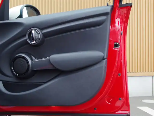 ＭＩＮＩ ミニ クーパー D 埼玉県 2020(令2)年 6.9万km 赤Ⅱ インテリジェントセーフティ /ペッパーパッケージ /パークディスタンスコントロール /コンフォートアクセス /バックカメラ /iDriveナビ /ETC /ドライブレコーダー /純正17インチアルミホイール /アイドリングストップシステム