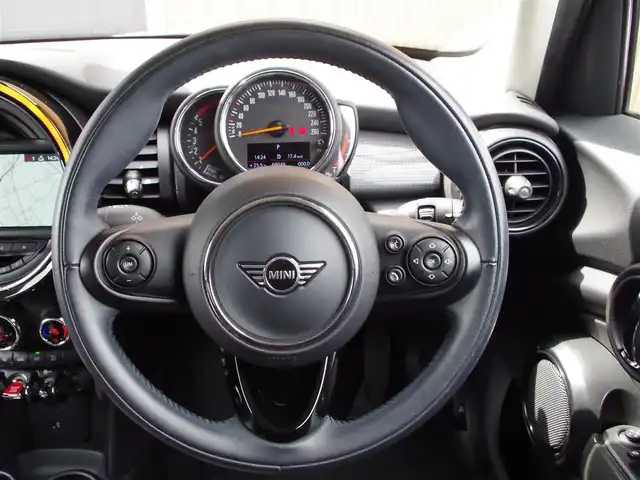 ＭＩＮＩ ミニ クーパー D 埼玉県 2020(令2)年 6.9万km 赤Ⅱ インテリジェントセーフティ /ペッパーパッケージ /パークディスタンスコントロール /コンフォートアクセス /バックカメラ /iDriveナビ /ETC /ドライブレコーダー /純正17インチアルミホイール /アイドリングストップシステム
