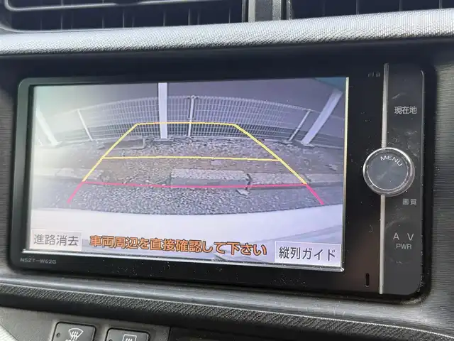 トヨタ アクア S 千葉県 2013(平25)年 8万km スーパーホワイトⅡ 純正SDナビ（NSZT-W62G）/　（BT/DVD/CD/AM/FM)/フルセグ/バックカメラ/ドラレコ/ハロゲンライト/純正アルミホイール/プッシュスタート/オートライト/スペアキー/保証書/取扱説明書