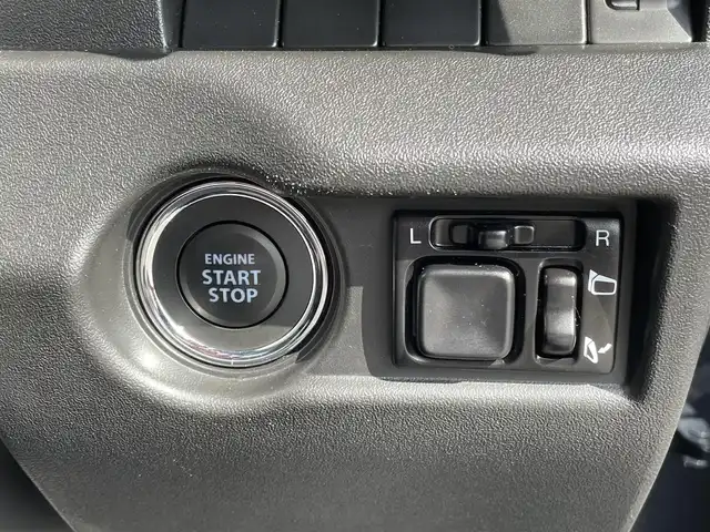 スズキ ジムニー XL 岡山県 2020(令2)年 4.3万km ブルーイッシュブラックパール3 登録時走行距離42300km/社外ナビ/（TV）/B+S車外カメラ/4WD/ダウンヒルアシストコントロール/背面タイヤ/D+Nシートヒーター/ビルトインETC/プッシュスタート/スマートキー/電動格納ミラー/純正１６インチアルミホイール/ハロゲンヘッドライト/W+SIDEエアバック/純正フロアマット/パワーステアリング/パワーウィンドウ