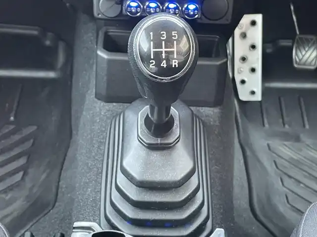 スズキ ジムニー XL 岡山県 2020(令2)年 4.3万km ブルーイッシュブラックパール3 登録時走行距離42300km/社外ナビ/（TV）/B+S車外カメラ/4WD/ダウンヒルアシストコントロール/背面タイヤ/D+Nシートヒーター/ビルトインETC/プッシュスタート/スマートキー/電動格納ミラー/純正１６インチアルミホイール/ハロゲンヘッドライト/W+SIDEエアバック/純正フロアマット/パワーステアリング/パワーウィンドウ