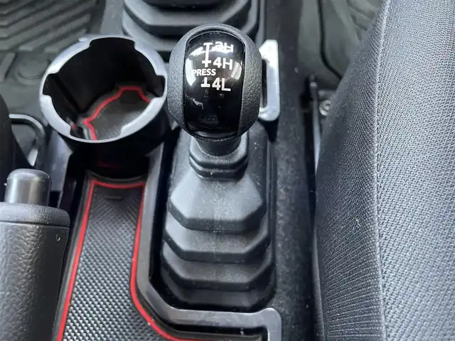 スズキ ジムニー XL 岡山県 2020(令2)年 4.3万km ブルーイッシュブラックパール3 登録時走行距離42300km/社外ナビ/（TV）/B+S車外カメラ/4WD/ダウンヒルアシストコントロール/背面タイヤ/D+Nシートヒーター/ビルトインETC/プッシュスタート/スマートキー/電動格納ミラー/純正１６インチアルミホイール/ハロゲンヘッドライト/W+SIDEエアバック/純正フロアマット/パワーステアリング/パワーウィンドウ