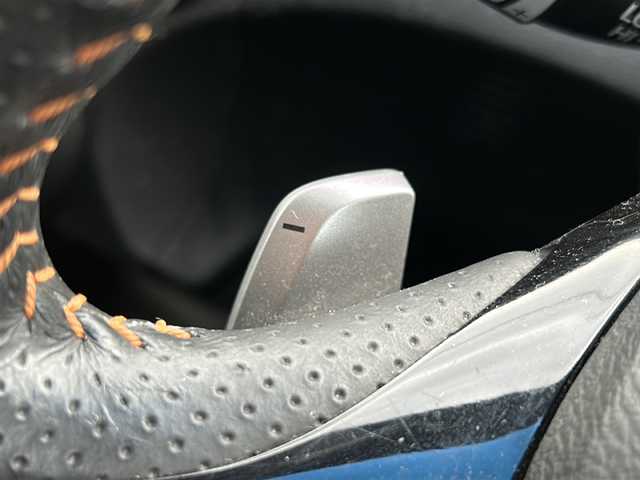 ホンダ フィット ハイブリット RS 宮城県 2012(平24)年 8.9万km クリスタルブラックパール 禁煙車/シートヒーター/クルーズコントロール/ビルトインETC/レザーシート/積み込み純正ナビ/革巻きステアリング/ステアリングスイッチ/パドルシフト/スマートキー/スペアキー（鍵状態）/純正ドアバイザー/純正フロアマット/社外16インチアルミホイール/横滑り防止装置/アイドリングストップ/オートライト