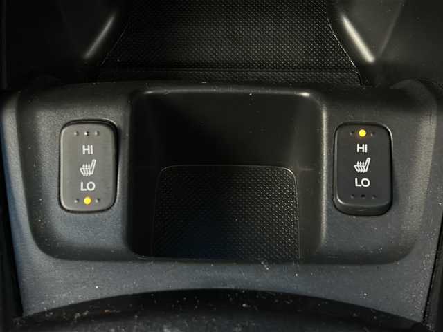 ホンダ フィット ハイブリット RS 宮城県 2012(平24)年 8.9万km クリスタルブラックパール 禁煙車/シートヒーター/クルーズコントロール/ビルトインETC/レザーシート/積み込み純正ナビ/革巻きステアリング/ステアリングスイッチ/パドルシフト/スマートキー/スペアキー（鍵状態）/純正ドアバイザー/純正フロアマット/社外16インチアルミホイール/横滑り防止装置/アイドリングストップ/オートライト