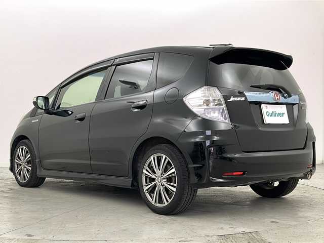 ホンダ フィット ハイブリット RS 宮城県 2012(平24)年 8.9万km クリスタルブラックパール 禁煙車/シートヒーター/クルーズコントロール/ビルトインETC/レザーシート/積み込み純正ナビ/革巻きステアリング/ステアリングスイッチ/パドルシフト/スマートキー/スペアキー（鍵状態）/純正ドアバイザー/純正フロアマット/社外16インチアルミホイール/横滑り防止装置/アイドリングストップ/オートライト