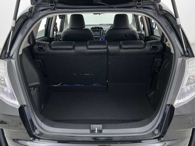 ホンダ フィット ハイブリット RS 宮城県 2012(平24)年 8.9万km クリスタルブラックパール 禁煙車/シートヒーター/クルーズコントロール/ビルトインETC/レザーシート/積み込み純正ナビ/革巻きステアリング/ステアリングスイッチ/パドルシフト/スマートキー/スペアキー（鍵状態）/純正ドアバイザー/純正フロアマット/社外16インチアルミホイール/横滑り防止装置/アイドリングストップ/オートライト