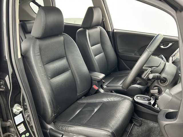 ホンダ フィット ハイブリット RS 宮城県 2012(平24)年 8.9万km クリスタルブラックパール 禁煙車/シートヒーター/クルーズコントロール/ビルトインETC/レザーシート/積み込み純正ナビ/革巻きステアリング/ステアリングスイッチ/パドルシフト/スマートキー/スペアキー（鍵状態）/純正ドアバイザー/純正フロアマット/社外16インチアルミホイール/横滑り防止装置/アイドリングストップ/オートライト