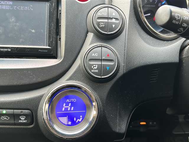 ホンダ フィット ハイブリット RS 宮城県 2012(平24)年 8.9万km クリスタルブラックパール 禁煙車/シートヒーター/クルーズコントロール/ビルトインETC/レザーシート/積み込み純正ナビ/革巻きステアリング/ステアリングスイッチ/パドルシフト/スマートキー/スペアキー（鍵状態）/純正ドアバイザー/純正フロアマット/社外16インチアルミホイール/横滑り防止装置/アイドリングストップ/オートライト