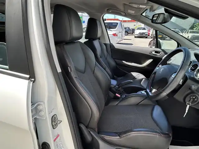 プジョー ３０８ スポーティアム 大阪府 2014(平26)年 2万km ビアンカホワイト Carrozzeria7インチＳＤナビ/（フルセグ／ＢＴ／ＣＤ／ＤＶＤ）/クルーズコントロール/コーナーセンサー/ハーフレザーシート/オートライト/横滑り防止/ＥＴＣ/純正１７インチＡＷ/保証書/取り扱い説明書/スペアキー