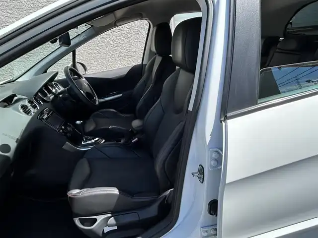 プジョー ３０８ スポーティアム 大阪府 2014(平26)年 2万km ビアンカホワイト Carrozzeria7インチＳＤナビ/（フルセグ／ＢＴ／ＣＤ／ＤＶＤ）/クルーズコントロール/コーナーセンサー/ハーフレザーシート/オートライト/横滑り防止/ＥＴＣ/純正１７インチＡＷ/保証書/取り扱い説明書/スペアキー