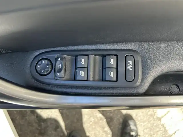 プジョー ３０８ スポーティアム 大阪府 2014(平26)年 2万km ビアンカホワイト Carrozzeria7インチＳＤナビ/（フルセグ／ＢＴ／ＣＤ／ＤＶＤ）/クルーズコントロール/コーナーセンサー/ハーフレザーシート/オートライト/横滑り防止/ＥＴＣ/純正１７インチＡＷ/保証書/取り扱い説明書/スペアキー