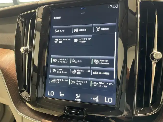 ボルボ ＸＣ６０ T5 AWD インスクリプション 愛知県 2018(平30)年 6.2万km クリスタルホワイトP 白レザー　/ヘッドアップディスプレイ/リニアライム木目調パネル　/純正ナビ　/Ｂｌｕｅｔｏｏｔｈ　/ＡｐｐｌｅＣａｒＰｌａｙ　/ＡｎｄｒｏｉｄＡｕｔｏ/３６０度カメラ　/フルセグＴＶ　/パワシート　/エアシート/シートヒーター/ハンドルヒーター　/アダプティブクルーズコントロール/レーンキープアシスト/レーンディパーチャーウォーニング/ブラインドスポットモニター/LEDヘッドライト/パワーバックドア/プッシュスタート/アイドリングストップ/ウィンカーミラー