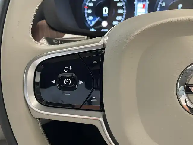 ボルボ ＸＣ６０ T5 AWD インスクリプション 愛知県 2018(平30)年 6.2万km クリスタルホワイトP 白レザー　/ヘッドアップディスプレイ/リニアライム木目調パネル　/純正ナビ　/Ｂｌｕｅｔｏｏｔｈ　/ＡｐｐｌｅＣａｒＰｌａｙ　/ＡｎｄｒｏｉｄＡｕｔｏ/３６０度カメラ　/フルセグＴＶ　/パワシート　/エアシート/シートヒーター/ハンドルヒーター　/アダプティブクルーズコントロール/レーンキープアシスト/レーンディパーチャーウォーニング/ブラインドスポットモニター/LEDヘッドライト/パワーバックドア/プッシュスタート/アイドリングストップ/ウィンカーミラー