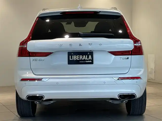 ボルボ ＸＣ６０ T5 AWD インスクリプション 愛知県 2018(平30)年 6.2万km クリスタルホワイトP 白レザー　/ヘッドアップディスプレイ/リニアライム木目調パネル　/純正ナビ　/Ｂｌｕｅｔｏｏｔｈ　/ＡｐｐｌｅＣａｒＰｌａｙ　/ＡｎｄｒｏｉｄＡｕｔｏ/３６０度カメラ　/フルセグＴＶ　/パワシート　/エアシート/シートヒーター/ハンドルヒーター　/アダプティブクルーズコントロール/レーンキープアシスト/レーンディパーチャーウォーニング/ブラインドスポットモニター/LEDヘッドライト/パワーバックドア/プッシュスタート/アイドリングストップ/ウィンカーミラー