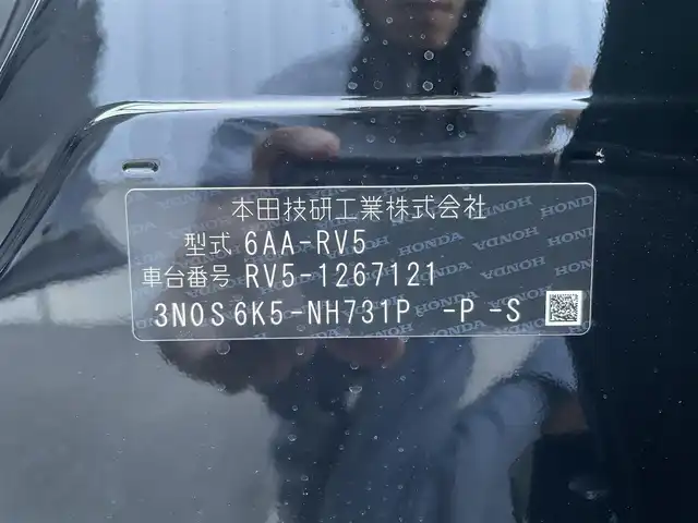 ホンダ ヴェゼル ハイブリッド e:HEV Z 佐賀県 2025(令7)年 0.1千km クリスタルブラックパール 登録済未使用車/DN登録時走行距離５ｋｍ/純正9型ナビゲーション/・AM/FM/BT//・Appple Car Play/Android Auto//・バックカメラ/ブラインドスポットモニター/パワーバックドア/純正18インチアルミホイール/ハーフレザーシート/シートヒーター「運転席/助手席」/アダプティブLEDヘッドライト/スマートキー/・スペアキー1本/ビルトインETC2.0/ホンダセンシング/・衝突軽減ブレーキ/・踏み間違え衝突軽減システム/・歩行者事故低減ステアリング /・車線維持支援システム/・アダプティブ・クルーズ・コントロール/・渋滞運転支援機能/・先行車発進お知らせ機能 /・標識認識機能/・ヒルスタートアシスト