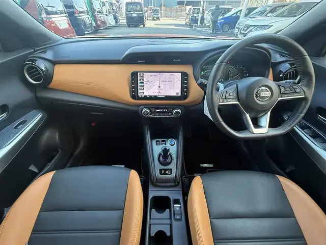 日産 キックス X ツートーンインテリアED 千葉県 2020(令2)年 2.6万km プレミアムホライズンオレンジ/ピュアブラック 2トーン メーカーオプションナビ/(フルセグTV/CD/DVD/Bluetooth)/ワンオーナー/全方位カメラ/レーダークルーズコントロール/インナービューモニター/エマージェンシーブレーキ/ステアリングスイッチ/ステアリングヒーター/前席シートヒーター/レザーシート/ETC/ルーフレール/前後コーナーセンサー/レーンキープアシスト/横滑り防止装置/純正フロアマット/純正アルミホイール/オートライト/スマートキー/プッシュエンジンスタート