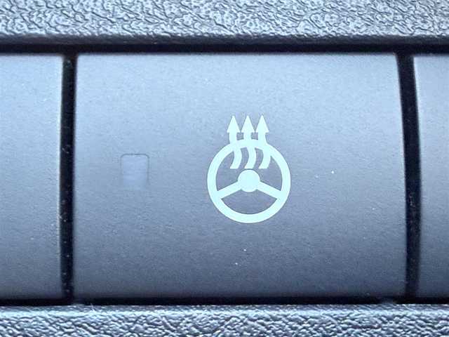 日産 キックス X ツートーンインテリアED 千葉県 2020(令2)年 2.6万km プレミアムホライズンオレンジ/ピュアブラック 2トーン メーカーオプションナビ/(フルセグTV/CD/DVD/Bluetooth)/ワンオーナー/全方位カメラ/レーダークルーズコントロール/インナービューモニター/エマージェンシーブレーキ/ステアリングスイッチ/ステアリングヒーター/前席シートヒーター/レザーシート/ETC/ルーフレール/前後コーナーセンサー/レーンキープアシスト/横滑り防止装置/純正フロアマット/純正アルミホイール/オートライト/スマートキー/プッシュエンジンスタート