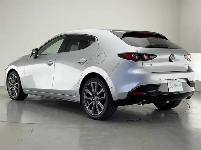 マツダ マツダ３ファストバック 20S バーガンディセレクション 愛知県 2019(令1)年 3万km ソニックシルバーM 純正８．８型ナビ　ＢＯＳＥサウンド　ＢＳＭ　禁煙　ＨＵＤ　赤革　ＨＤＭＩ　パドルシフト　追従クルコン　フルセグ　ＤＶＤ　パワーシート　シートヒーター　ＥＴＣ　ドラレコ　ＬＥＤライト　衝突軽減　コーナーセンサー　ステアリングヒーター　USB　Bluetooth　オートハイビーム　アイドリングストップ　プッシュスタート　スマートキー