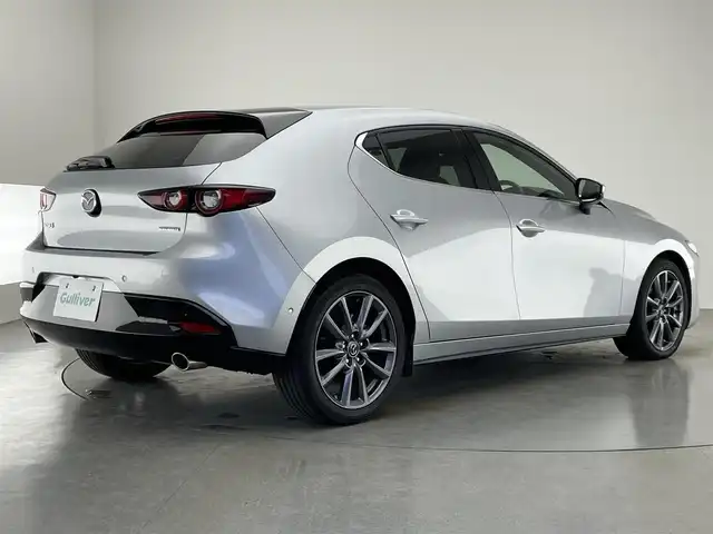 マツダ マツダ３ファストバック 20S バーガンディセレクション 愛知県 2019(令1)年 3万km ソニックシルバーM 純正８．８型ナビ　ＢＯＳＥサウンド　ＢＳＭ　禁煙　ＨＵＤ　赤革　ＨＤＭＩ　パドルシフト　追従クルコン　フルセグ　ＤＶＤ　パワーシート　シートヒーター　ＥＴＣ　ドラレコ　ＬＥＤライト　衝突軽減　コーナーセンサー　ステアリングヒーター　USB　Bluetooth　オートハイビーム　アイドリングストップ　プッシュスタート　スマートキー