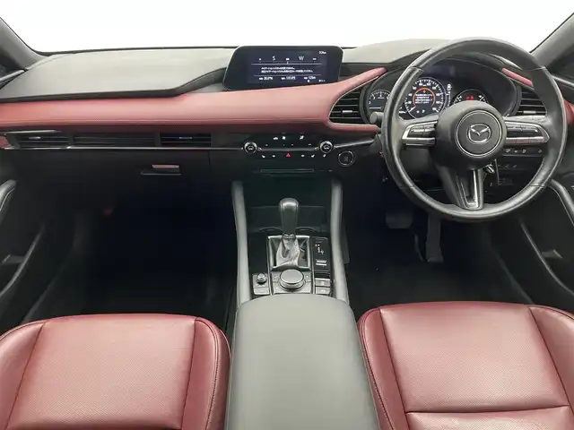 マツダ マツダ３ファストバック 20S バーガンディセレクション 愛知県 2019(令1)年 3万km ソニックシルバーM 純正８．８型ナビ　ＢＯＳＥサウンド　ＢＳＭ　禁煙　ＨＵＤ　赤革　ＨＤＭＩ　パドルシフト　追従クルコン　フルセグ　ＤＶＤ　パワーシート　シートヒーター　ＥＴＣ　ドラレコ　ＬＥＤライト　衝突軽減　コーナーセンサー　ステアリングヒーター　USB　Bluetooth　オートハイビーム　アイドリングストップ　プッシュスタート　スマートキー