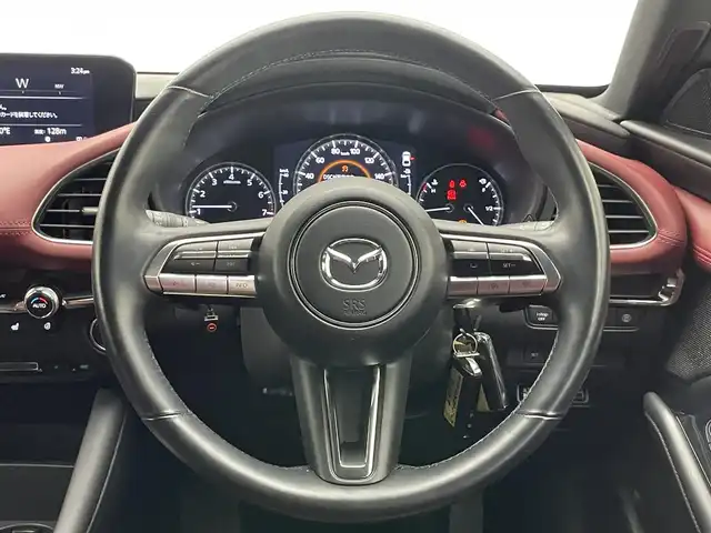 マツダ マツダ３ファストバック 20S バーガンディセレクション 愛知県 2019(令1)年 3万km ソニックシルバーM 純正８．８型ナビ　ＢＯＳＥサウンド　ＢＳＭ　禁煙　ＨＵＤ　赤革　ＨＤＭＩ　パドルシフト　追従クルコン　フルセグ　ＤＶＤ　パワーシート　シートヒーター　ＥＴＣ　ドラレコ　ＬＥＤライト　衝突軽減　コーナーセンサー　ステアリングヒーター　USB　Bluetooth　オートハイビーム　アイドリングストップ　プッシュスタート　スマートキー