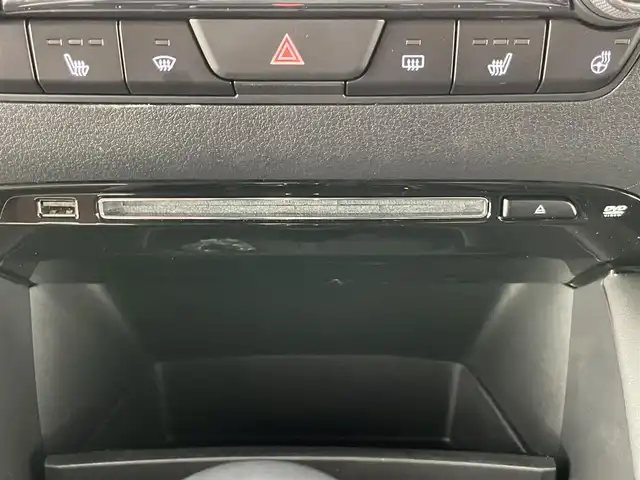 マツダ マツダ３ファストバック 20S バーガンディセレクション 愛知県 2019(令1)年 3万km ソニックシルバーM 純正８．８型ナビ　ＢＯＳＥサウンド　ＢＳＭ　禁煙　ＨＵＤ　赤革　ＨＤＭＩ　パドルシフト　追従クルコン　フルセグ　ＤＶＤ　パワーシート　シートヒーター　ＥＴＣ　ドラレコ　ＬＥＤライト　衝突軽減　コーナーセンサー　ステアリングヒーター　USB　Bluetooth　オートハイビーム　アイドリングストップ　プッシュスタート　スマートキー