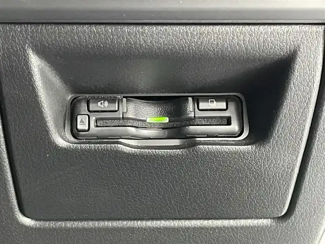 マツダ マツダ３ファストバック 20S バーガンディセレクション 愛知県 2019(令1)年 3万km ソニックシルバーM 純正８．８型ナビ　ＢＯＳＥサウンド　ＢＳＭ　禁煙　ＨＵＤ　赤革　ＨＤＭＩ　パドルシフト　追従クルコン　フルセグ　ＤＶＤ　パワーシート　シートヒーター　ＥＴＣ　ドラレコ　ＬＥＤライト　衝突軽減　コーナーセンサー　ステアリングヒーター　USB　Bluetooth　オートハイビーム　アイドリングストップ　プッシュスタート　スマートキー