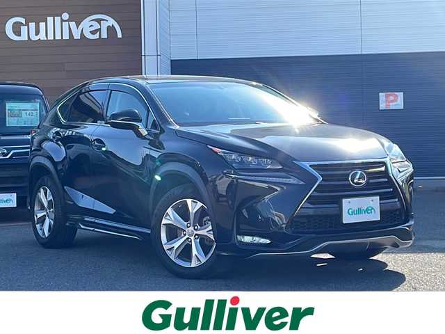レクサス ＮＸ 300h バージョンL 佐賀県 2015(平27)年 8.2万km グラファイトブラックガラスフレーク エンジンスタートボタン/保証書/取扱説明書/記録簿/MTモード付AT/スマートキー/スペアキー有/クルーズコントロール/Bluetooth接続/CD再生/USB入力端子/ビルトインETC/バックカメラ/サイドカメラ/SD/AUX/フルセグテレビ/純正SDナビ/DVD再生/Blu-ray再生/サンルーフ/電動リアゲート/純正フロアマット/全席パワーシート/前席シートヒーター/前席エアシート/純正アルミホイール/ABS/横滑り防止装置/前後コーナーセンサー/盗難防止装置/オートライト/LEDライト/ステアリングスイッチ/ステアリングヒーター/パドルシフト/ブレーキホールド/シートメモリ
