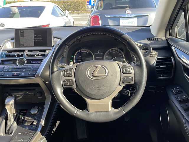 レクサス ＮＸ 300h バージョンL 佐賀県 2015(平27)年 8.2万km グラファイトブラックガラスフレーク エンジンスタートボタン/保証書/取扱説明書/記録簿/MTモード付AT/スマートキー/スペアキー有/クルーズコントロール/Bluetooth接続/CD再生/USB入力端子/ビルトインETC/バックカメラ/サイドカメラ/SD/AUX/フルセグテレビ/純正SDナビ/DVD再生/Blu-ray再生/サンルーフ/電動リアゲート/純正フロアマット/全席パワーシート/前席シートヒーター/前席エアシート/純正アルミホイール/ABS/横滑り防止装置/前後コーナーセンサー/盗難防止装置/オートライト/LEDライト/ステアリングスイッチ/ステアリングヒーター/パドルシフト/ブレーキホールド/シートメモリ