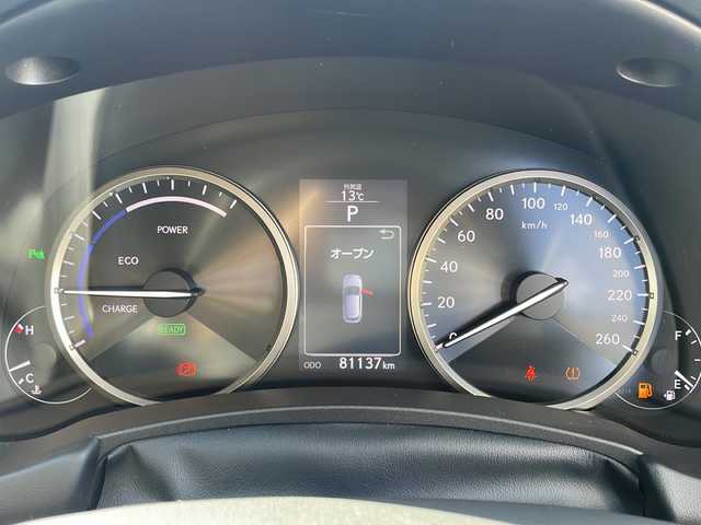 レクサス ＮＸ 300h バージョンL 佐賀県 2015(平27)年 8.2万km グラファイトブラックガラスフレーク エンジンスタートボタン/保証書/取扱説明書/記録簿/MTモード付AT/スマートキー/スペアキー有/クルーズコントロール/Bluetooth接続/CD再生/USB入力端子/ビルトインETC/バックカメラ/サイドカメラ/SD/AUX/フルセグテレビ/純正SDナビ/DVD再生/Blu-ray再生/サンルーフ/電動リアゲート/純正フロアマット/全席パワーシート/前席シートヒーター/前席エアシート/純正アルミホイール/ABS/横滑り防止装置/前後コーナーセンサー/盗難防止装置/オートライト/LEDライト/ステアリングスイッチ/ステアリングヒーター/パドルシフト/ブレーキホールド/シートメモリ