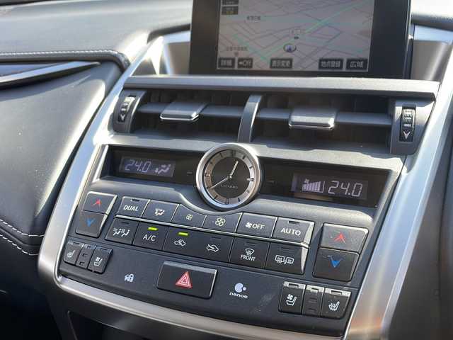 レクサス ＮＸ 300h バージョンL 佐賀県 2015(平27)年 8.2万km グラファイトブラックガラスフレーク エンジンスタートボタン/保証書/取扱説明書/記録簿/MTモード付AT/スマートキー/スペアキー有/クルーズコントロール/Bluetooth接続/CD再生/USB入力端子/ビルトインETC/バックカメラ/サイドカメラ/SD/AUX/フルセグテレビ/純正SDナビ/DVD再生/Blu-ray再生/サンルーフ/電動リアゲート/純正フロアマット/全席パワーシート/前席シートヒーター/前席エアシート/純正アルミホイール/ABS/横滑り防止装置/前後コーナーセンサー/盗難防止装置/オートライト/LEDライト/ステアリングスイッチ/ステアリングヒーター/パドルシフト/ブレーキホールド/シートメモリ