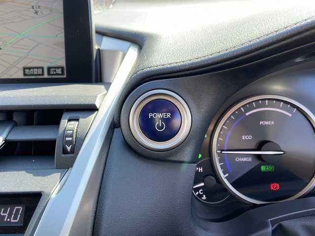 レクサス ＮＸ 300h バージョンL 佐賀県 2015(平27)年 8.2万km グラファイトブラックガラスフレーク エンジンスタートボタン/保証書/取扱説明書/記録簿/MTモード付AT/スマートキー/スペアキー有/クルーズコントロール/Bluetooth接続/CD再生/USB入力端子/ビルトインETC/バックカメラ/サイドカメラ/SD/AUX/フルセグテレビ/純正SDナビ/DVD再生/Blu-ray再生/サンルーフ/電動リアゲート/純正フロアマット/全席パワーシート/前席シートヒーター/前席エアシート/純正アルミホイール/ABS/横滑り防止装置/前後コーナーセンサー/盗難防止装置/オートライト/LEDライト/ステアリングスイッチ/ステアリングヒーター/パドルシフト/ブレーキホールド/シートメモリ