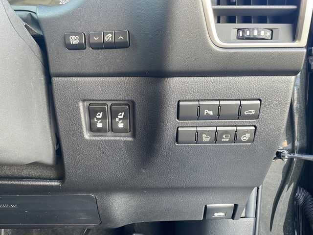 レクサス ＮＸ 300h バージョンL 佐賀県 2015(平27)年 8.2万km グラファイトブラックガラスフレーク エンジンスタートボタン/保証書/取扱説明書/記録簿/MTモード付AT/スマートキー/スペアキー有/クルーズコントロール/Bluetooth接続/CD再生/USB入力端子/ビルトインETC/バックカメラ/サイドカメラ/SD/AUX/フルセグテレビ/純正SDナビ/DVD再生/Blu-ray再生/サンルーフ/電動リアゲート/純正フロアマット/全席パワーシート/前席シートヒーター/前席エアシート/純正アルミホイール/ABS/横滑り防止装置/前後コーナーセンサー/盗難防止装置/オートライト/LEDライト/ステアリングスイッチ/ステアリングヒーター/パドルシフト/ブレーキホールド/シートメモリ