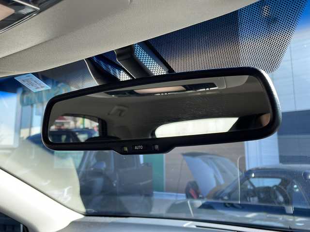 レクサス ＮＸ 300h バージョンL 佐賀県 2015(平27)年 8.2万km グラファイトブラックガラスフレーク エンジンスタートボタン/保証書/取扱説明書/記録簿/MTモード付AT/スマートキー/スペアキー有/クルーズコントロール/Bluetooth接続/CD再生/USB入力端子/ビルトインETC/バックカメラ/サイドカメラ/SD/AUX/フルセグテレビ/純正SDナビ/DVD再生/Blu-ray再生/サンルーフ/電動リアゲート/純正フロアマット/全席パワーシート/前席シートヒーター/前席エアシート/純正アルミホイール/ABS/横滑り防止装置/前後コーナーセンサー/盗難防止装置/オートライト/LEDライト/ステアリングスイッチ/ステアリングヒーター/パドルシフト/ブレーキホールド/シートメモリ