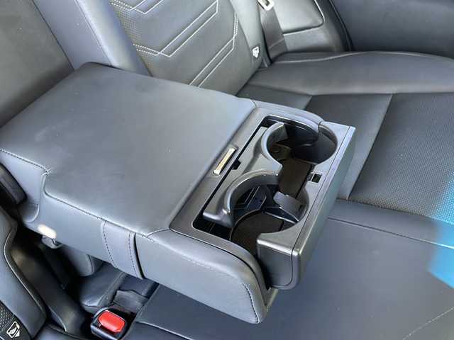 レクサス ＮＸ 300h バージョンL 佐賀県 2015(平27)年 8.2万km グラファイトブラックガラスフレーク エンジンスタートボタン/保証書/取扱説明書/記録簿/MTモード付AT/スマートキー/スペアキー有/クルーズコントロール/Bluetooth接続/CD再生/USB入力端子/ビルトインETC/バックカメラ/サイドカメラ/SD/AUX/フルセグテレビ/純正SDナビ/DVD再生/Blu-ray再生/サンルーフ/電動リアゲート/純正フロアマット/全席パワーシート/前席シートヒーター/前席エアシート/純正アルミホイール/ABS/横滑り防止装置/前後コーナーセンサー/盗難防止装置/オートライト/LEDライト/ステアリングスイッチ/ステアリングヒーター/パドルシフト/ブレーキホールド/シートメモリ